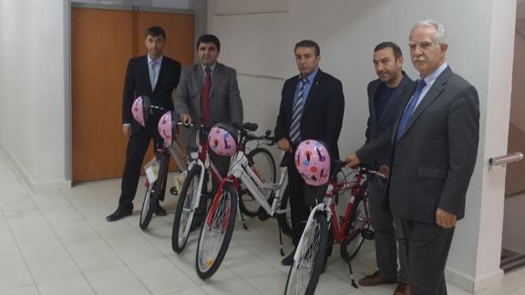 Fiziksel Aktivitenin Artırılması Projesi kapsamında Okullara Bisiklet Dağıtıldı