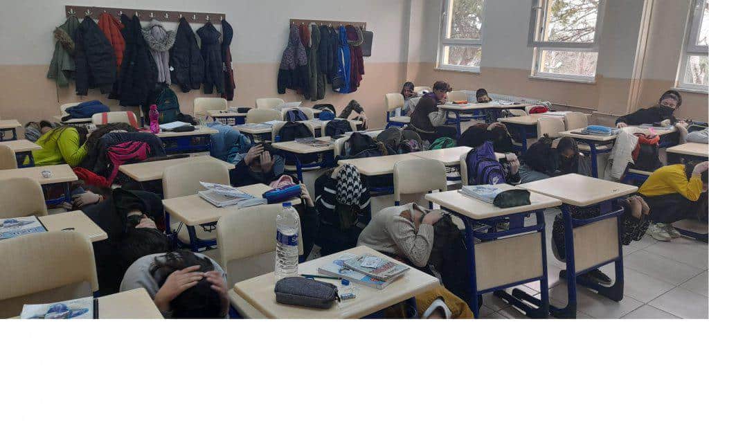 1-7 Mart Deprem Haftası kapsamında Türkiye'deki tüm resmi ve özel okullarda eş zamanlı tatbikat yapıldı