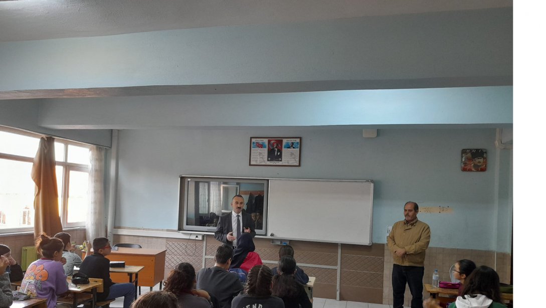 İlçe Milli Eğitim Müdürümüz Sayın Mehmet AKÖZ, BİGEP kapsamında yapılan 1. Deneme Sınavında motivasyon amaçlı okulları ziyaret etti.